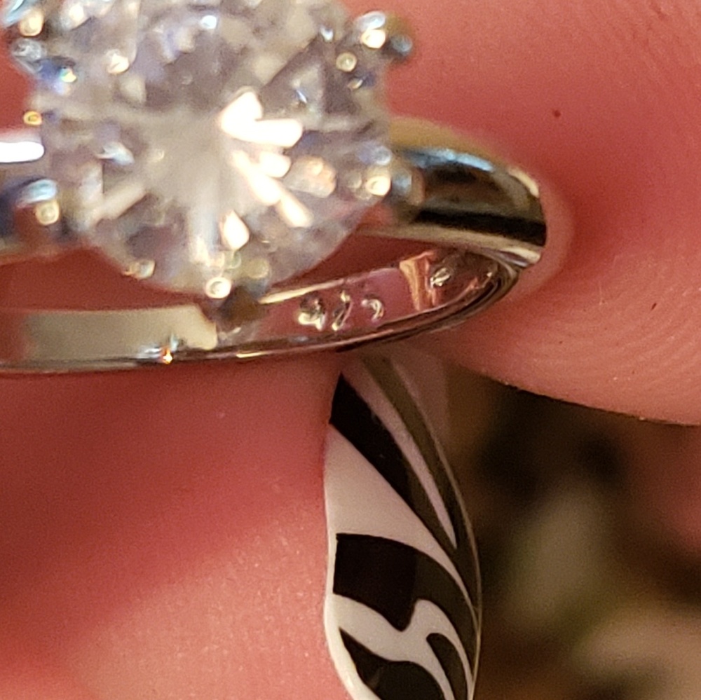 BEAUTIFUL .925 stamped Engagement ring - Picture 5 of 6